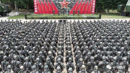 중국 인민해방군 80집단군의 열병식. © 뉴스1