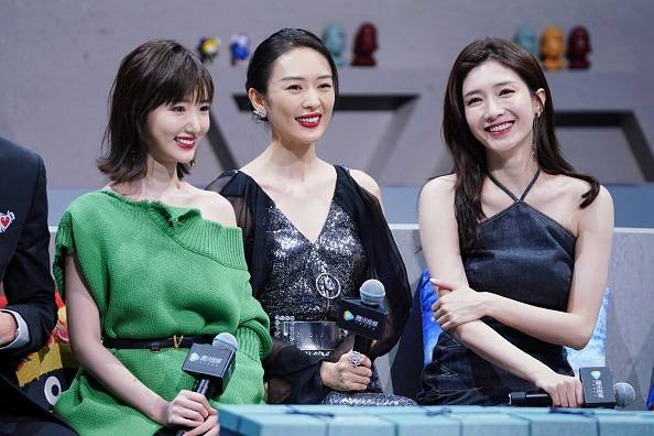 '겨우, 서른'의 세 주인공이 지난 3월 상하이에서 열린 한 TV드라마 시상식에서 활짝 웃고 있다. [게티이미지]