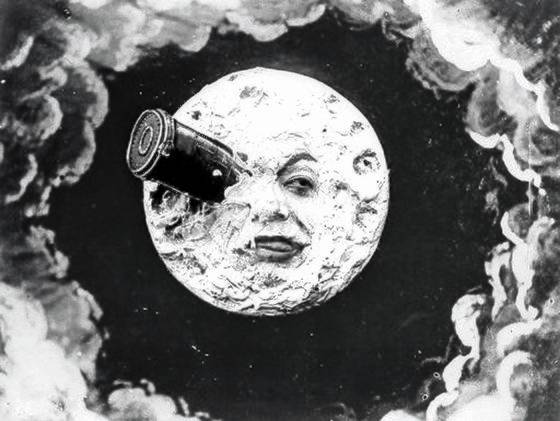 '달세계여행'의 한 장면. 쥘 베른의 소설 《지구에서 달까지》를 각색해서 만든, 조르주 멜리에스 감독의 1902년작 흑백 무성 영화다.