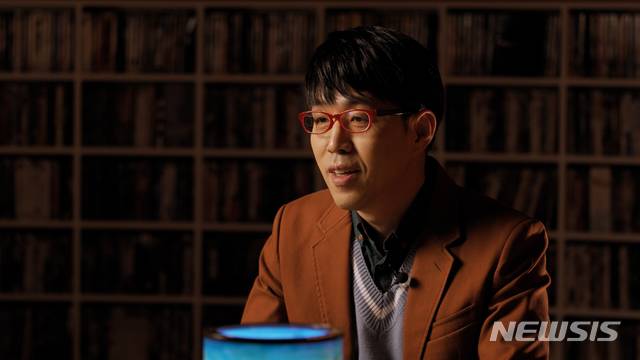 [서울=뉴시스] '헐왓챠에 이동진' 스틸. (사진=왓챠 제공) 2021.06.11 photo@newsis.com