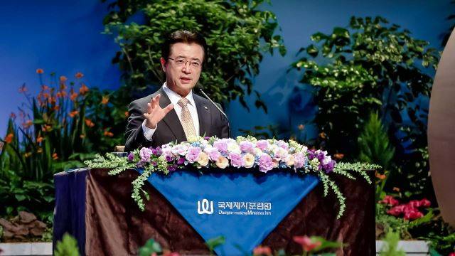 오정현 국제제자훈련원 원장이 지난 8일 116기 제자훈련 지도자 세미나에서 '온전론'에 대해 강의하고 있다.     국제제자훈련원 제공