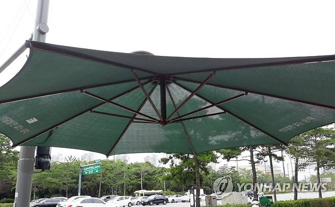 무더위쉼터 그늘막 [촬영 안철수]