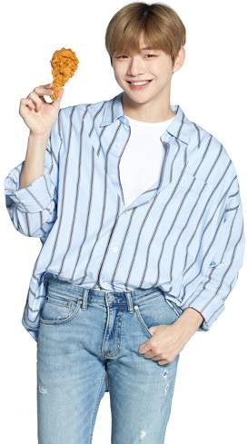 멕시카나치킨 홍보 모델 가수 강다니엘. 사진=멕시카나치킨