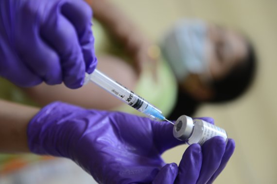 인도 뉴델리에서 백신 접종을 진행하고 있다. /사진=월드비전