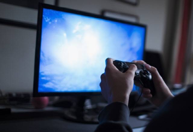 광과민성증후군은 주로 번쩍거리는 시각 패턴의 영상 매체를 시청하다가 발생한다./사진=클립아트코리아