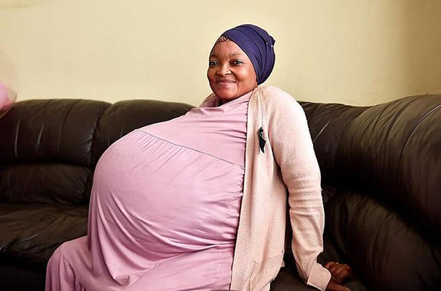 무려 열 쌍둥이를 출산해 전 세계를 놀라게 한 남아프리카공화국의 30대 여성(사진)이 가짜 출산 의혹에 휩싸였다.
