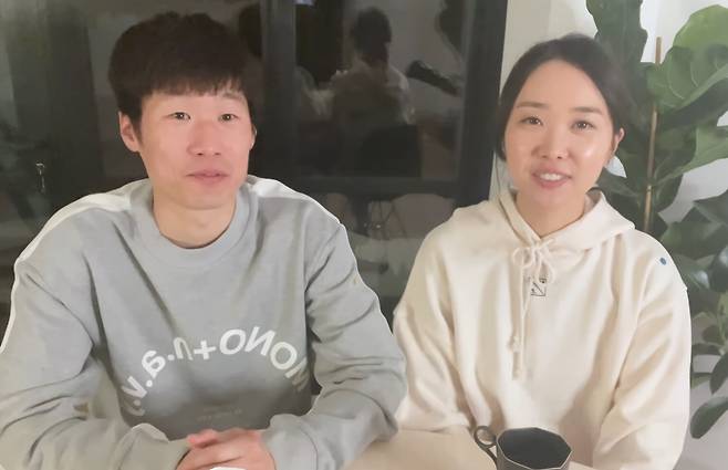 전 축구선수 박지성과 김민지 전 아나운서 부부. /유튜브 '만두랑'