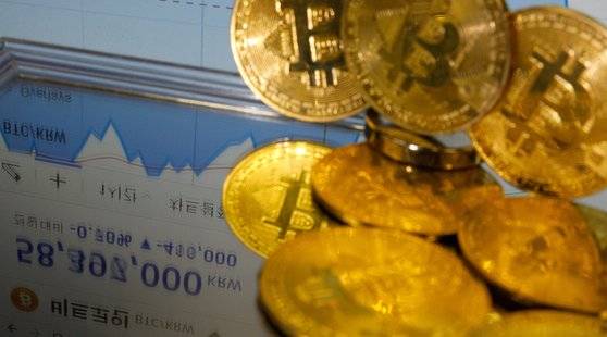 금융위원회가 17일 암호화폐 거래소가 자체 발행한 거래소를 직접 상장해 거래하는 행위를 금지시키는 내용의 특금법 시행령을 입법예고했다. 뉴스1