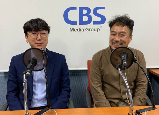 경상남도 김명섭 대변인과 경남지속가능발전협의회 박찬 사무처장. 경남CBS