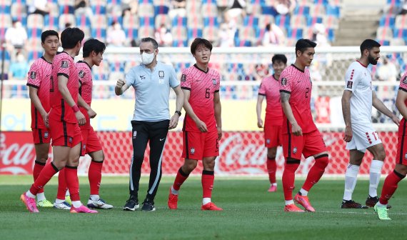 카타르월드컵 아시아 지역 최종예선 조추첨에서 우리나라는 2번 포트를 받아 일본과 같은 조에 속할 가능성이 있다. /사진=뉴시스