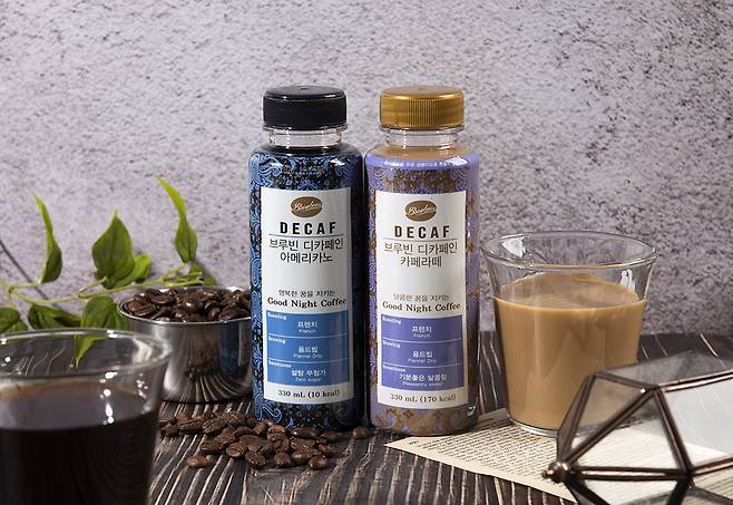 푸드테크 리딩기업 '서울F&B'에서 편의점이나 마트에서 편리하게 구매해 마실 수 있는 RTD 음료로‘브루빈 디카페인 커피 2종’을 출시하였다. (서울F&B 제공)