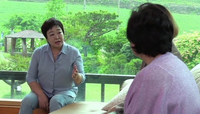 The sisters of Lets Live together showed their seniority in life.On June 21, KBS 2TV Park Won-sooks Lets Go together, the sisters met the second and youngest story of the meeting with Pyeongchang residents.A sage invited to the house after seeing the 29-year-old nurses life troubles.Park Won-sook and Kim Cheong looked back at their 29th generation and said, It started to get complicated, it hurt a lot.The story that arrived soon told the sisters who were seniors of life about whether they are living a good life.Hye Eun Yi mentioned her daughter, who is similar to the storyteller, and talked about the advice she gave whenever she was worried about her career.What was the unexpected appearance of the sisters surprised by the surprise of Hye Eun Yi?Park Won-sook surprised the sisters once again by saying, I look back one day and I am a real life failure.Park Won-sook has a day when he has been tearful all day looking back on his past life.She even mentioned to Park Won-sook that she was a mother is a loser in life. How did she cope with her remarks?