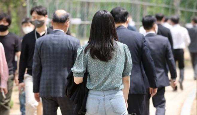 직장인들이출근을하고 있는 모습.(사진제공=연합뉴스)