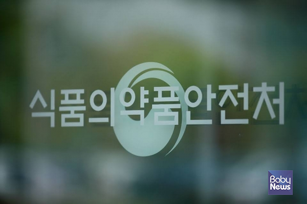 식품의약품안전처는 소비자들이 가급적 국내 영양 기준에 맞는 정식 수입 식품을 구입하도록 당부하는 한편, 해외 직구로 들어오는 분유 제품 등에 대해서는 안전성 검사를 실시하고 있다. . 최대성 기자 ⓒ베이비뉴스