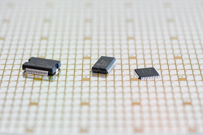 300mm 반도체 칩 (사진=AFP)