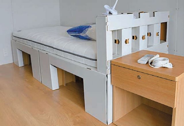 20일 공개된 도쿄 올림픽 선수촌 내 각 방에 설치된 재활용이 가능한 골판지 침대. 도쿄=AP 뉴시스