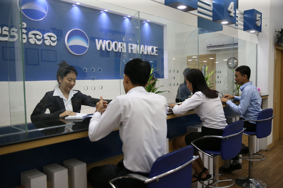 An employee advises a customer at WB Finance's branch in Cambodia. [WOORI BANK]