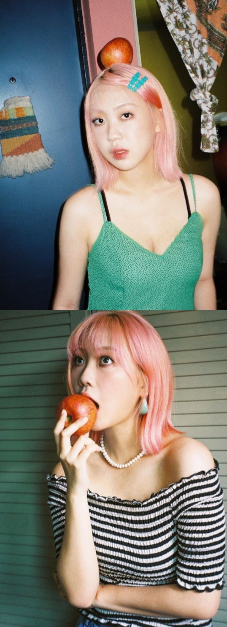 Singer Lee Young reveals her slim figure without knowingOn the 23rd, Lee Young posted several photos on his Instagram.Lee Young in the public photos poses in a dreamy atmosphere. Pink hair and free-spirited yet hip sensibility stand out.Especially, it attracted attention with the visuals which were more watery with cool summer fashion.Meanwhile, Lee Young recently announced that he had lost 12kg, and he played an active role as KBS2 comeback home MC, which ended on the 5th.Photo Lee Young SNS