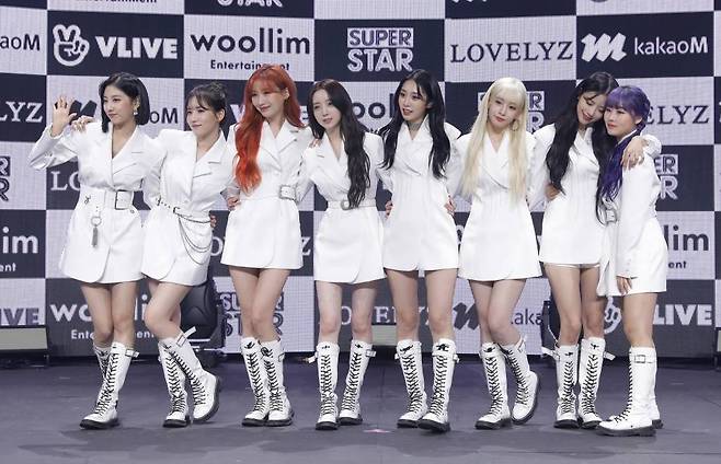 걸그룹 '러블리즈'가 1일 오후 온라인 생중계로 진행된 컴백 쇼케이스에서 포즈를 취하고 있다. /사진제공=울림엔터테인먼트