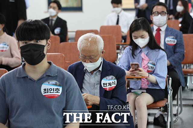 제1회 국민의힘 대변인 선발 토론배틀 ‘나는 국대다! with 준스톤’의 지원자들이 면접을 대기하고 있다.