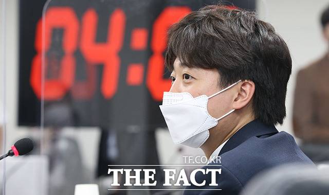 두 눈 부릅 뜬 '준스톤' 이준석.