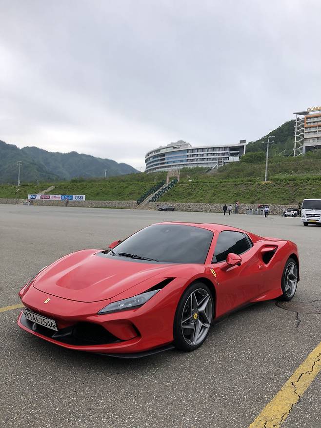 페라리 F8 스파이더.