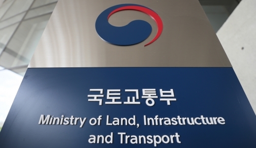 국토교통부는 2020년 하반기 분양단지를 대상으로 한국부동산원과 합동점검을 실시한 결과 302건 공급질서 교란행위를 적발, 이 가운데 299건을 수사의뢰했다. /사진=뉴시스