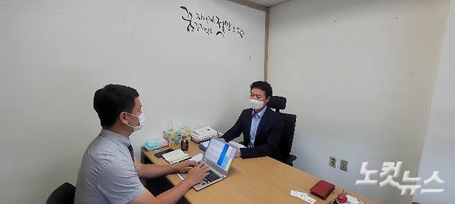 김종천 과천시장은 CBS와의 인터뷰에서 시민들을 대상으로 주민소환투표 불참을 호소했다. 박창주 기자