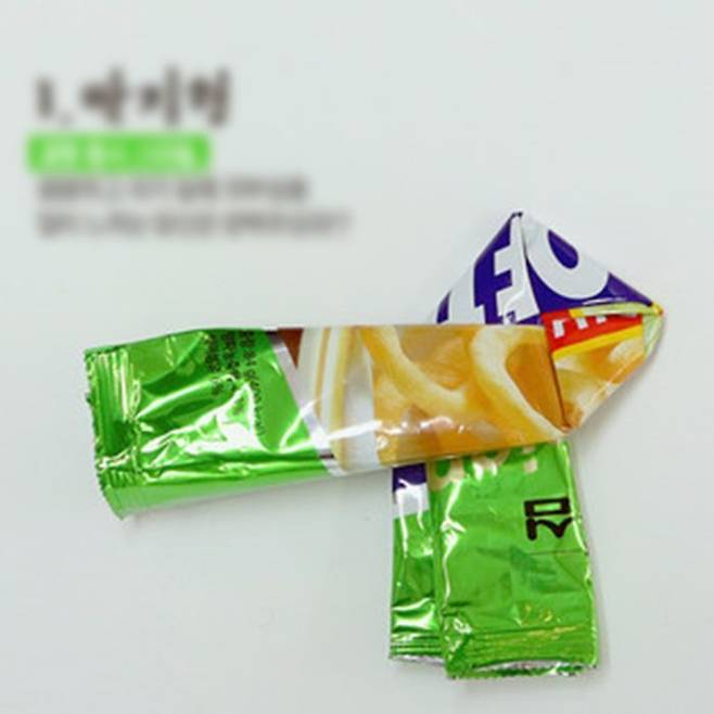 딱지로 만든 과자봉지(기사와 직접적인 관련 없음). 농심 공식 페이스북