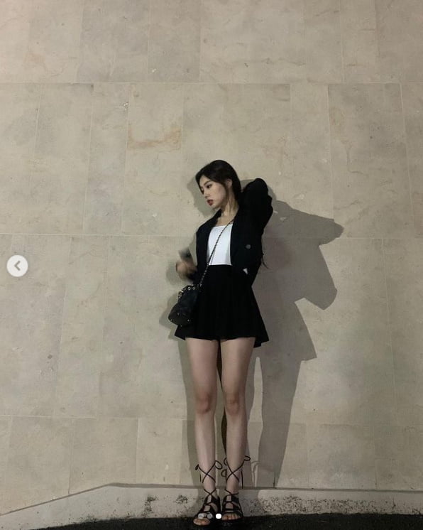 Kang Hye-won, a native of IZ*ONE, has reported on his recent situation.Kang Hye-won released three self-portraits on his 25th day with his summer article and his current situation.In the open photo, she is sitting on the outdoor stairs wearing a dizzying mini that reveals her legs.Meanwhile, IZ*ONE was dissolved in two years and six months after the contract expired on April 29.Kwon Eun-bi, Sakura, Kang Hye-won, Choi Ye-na, Lee Chae-yeon, Kim Chae-won, Kim Min-joo, Nako, Hitomi, Jo Yu-ri, An Yoo-jin and Jang Won-young,Photo: Kang Hye-won SNS