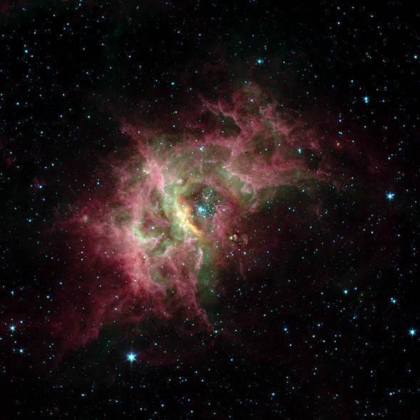 지구로부터 2만 광년 떨어진 성단 '웨스터룬드 2'에서 별이 생겨나는 가스 거품을 촬영한 영상이다. 거품의 일부가 터진 듯한 모습이 보인다. 미국항공우주국 제공