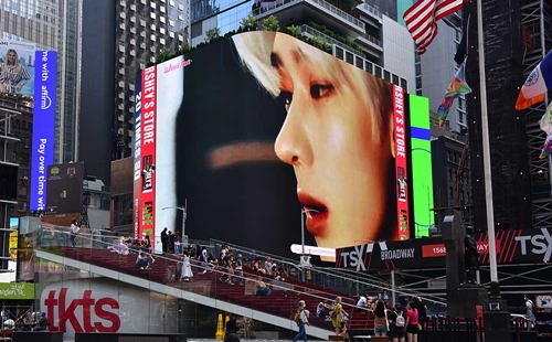 엔하이픈(ENHYPEN)의 선우가 데뷔 약 200일 만에 뉴욕 타임스퀘어 대형 전광판 광고에 등장해 화제다. 사진=후즈팬