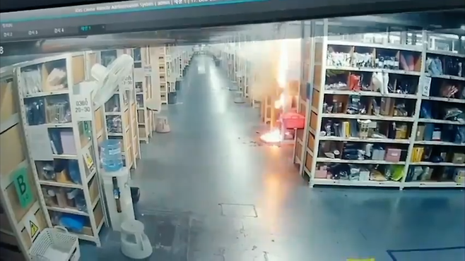 지난 17일 화재 발생 당시 쿠팡의 경기 이천 덕평물류센터 건물 폐쇄회로(CC)TV 영상 일부. 권영세 의원실 제공