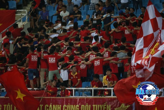 한국과 베트남 수교 25주년 기념 경기 당시 베트남 서포터즈의 모습.