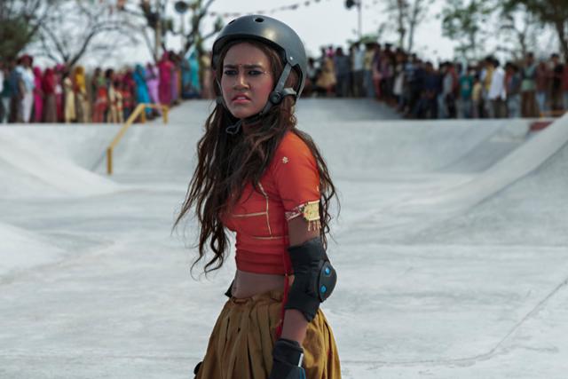 넷플릭스 '스케이터 걸'은 처음으로 스케이트보드를 만난 인도의 한 시골 마을에 사는 소녀 프레르나의 이야기다. 넷플릭스 제공
