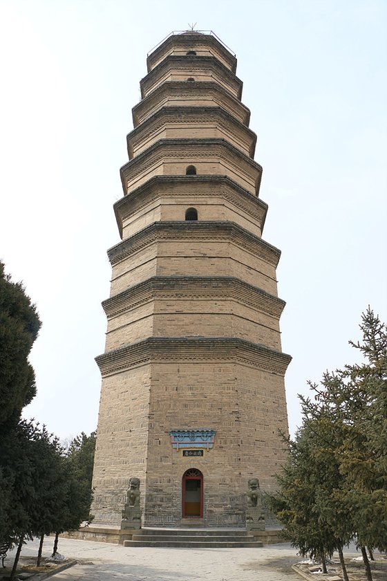 중국혁명가들이 몰려든 옌안의 상징인 옌안탑 보탑. [사진 윤태옥]
