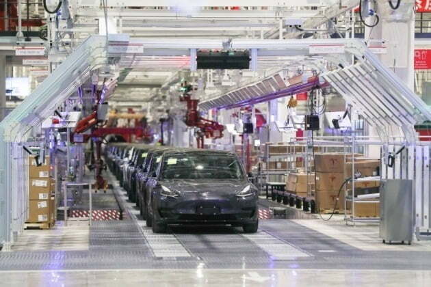중국 상하이 테슬라 기가팩토리에서 전기자동차가 생산되고 있다. 사진=REUTERS