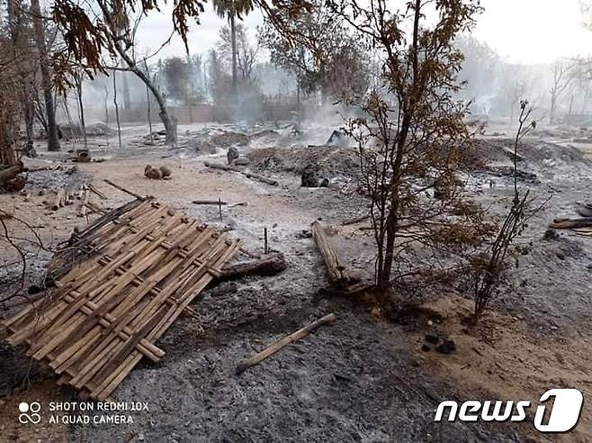 미얀마 중부 마궤에 위치한 킨마 마을에서 지난 15일(현지시간) 큰 화재가 발생해 마을 전체가 쑥대밭이 됐다. © 로이터=뉴스1 © News1 원태성 기자