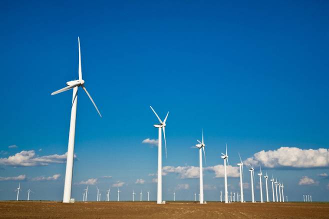 육상에서 운영 중인 풍력 발전기. 미국 에너지정보청(EIA) 제공