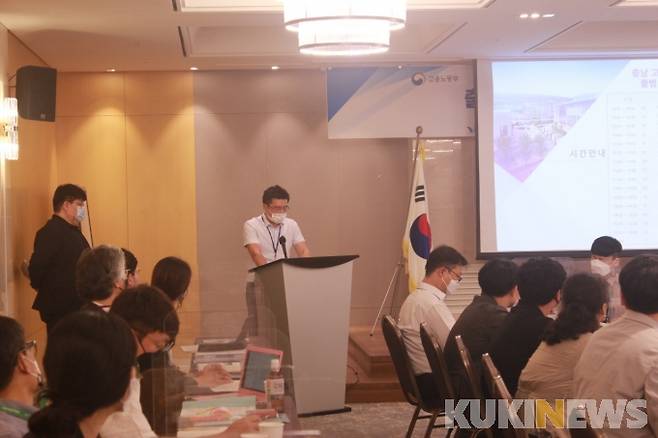 25일 덕산 스플라스리솜에서 개최된 '고용안정 선제대응 패키지 지원사업 사업계획 발표 보고회' 모습.