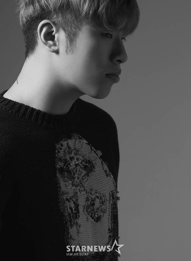 새 싱글 '허리춤'으로 컴백한 가수 오반이 25일 본지와 인터뷰에 앞서 포즈를 취하고 있다.  오반은 지난 21일 새 싱글 '허리춤'을 발매했다. '허리춤'은 오반이 지금 시대를 살며 여자친구와 겪는 감정들을 표현한 곡으로, 오반의 오랜 파트너인 프로듀서 VAN.C가 프로듀싱을 맡았다. / 사진제공 = 로맨틱팩토리 /사진=김창현 기자 chmt@