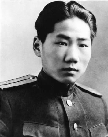 마오쩌둥의 장남인 마오안잉의 모습. 6.25전쟁에 참전했다가 1950년 11월 미군의 폭격을 받고 전사했다. 북한 평안남도 회창군의 중국인민지원군 열사능에 그의 무덤이 있다.[이미지출처=중국역사연구원 홈페이지]