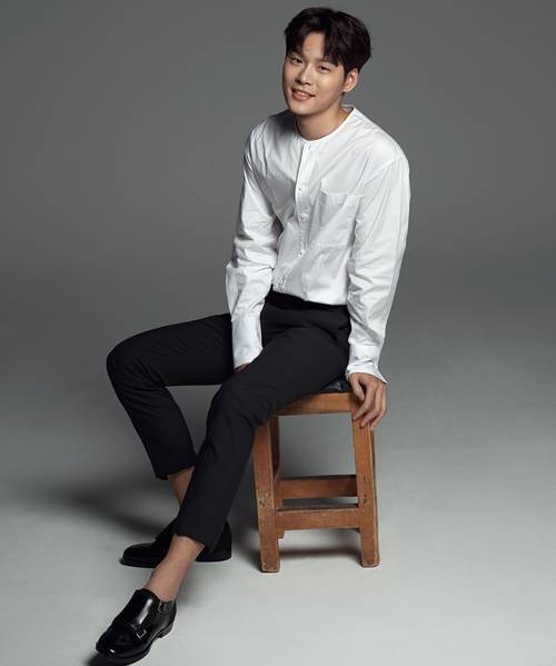 윤지온 사진=문화창고