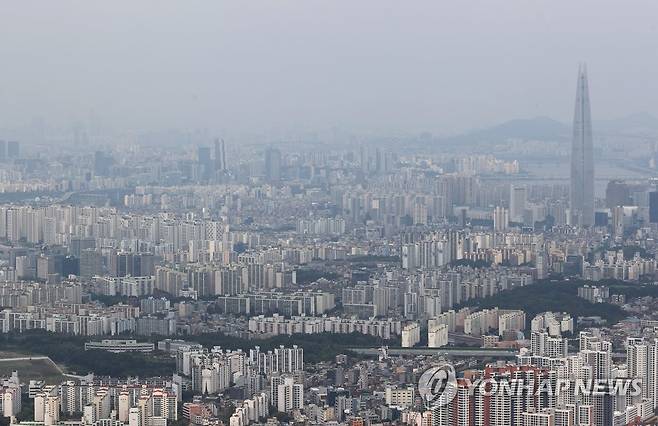 남한산성에서 내려다 본 서울 송파, 강남 일대 아파트 단지 [연합뉴스 자료사진]