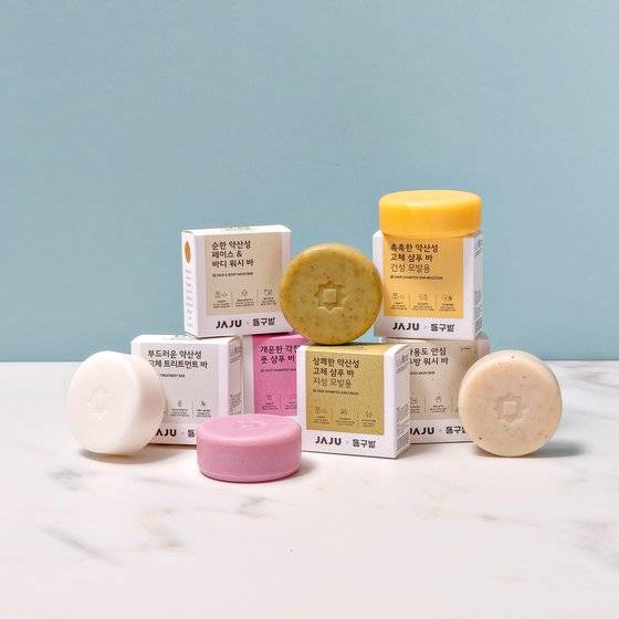 '자주(JAJU)'가 올 6월 내놓은 샴푸와 바디워시 등 고체 비누 4종류. 사진 신세계인터내셔날