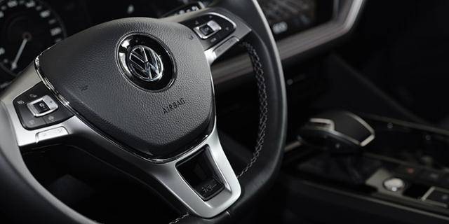 폭스바겐 투아렉·캐딜락 XT6 비교 시승기