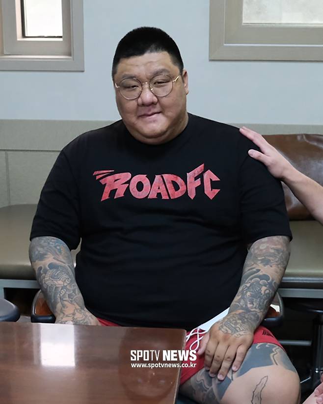 ▲ 김재훈은 금광산에게 "프로와 일반인의 차이를 느끼게 해 주겠다"고 벼른다.