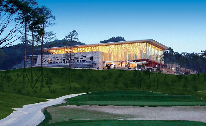 경기 여주 해슬리 나인브릿지CC의 클럽하우스 전경. /CJ그룹 제공