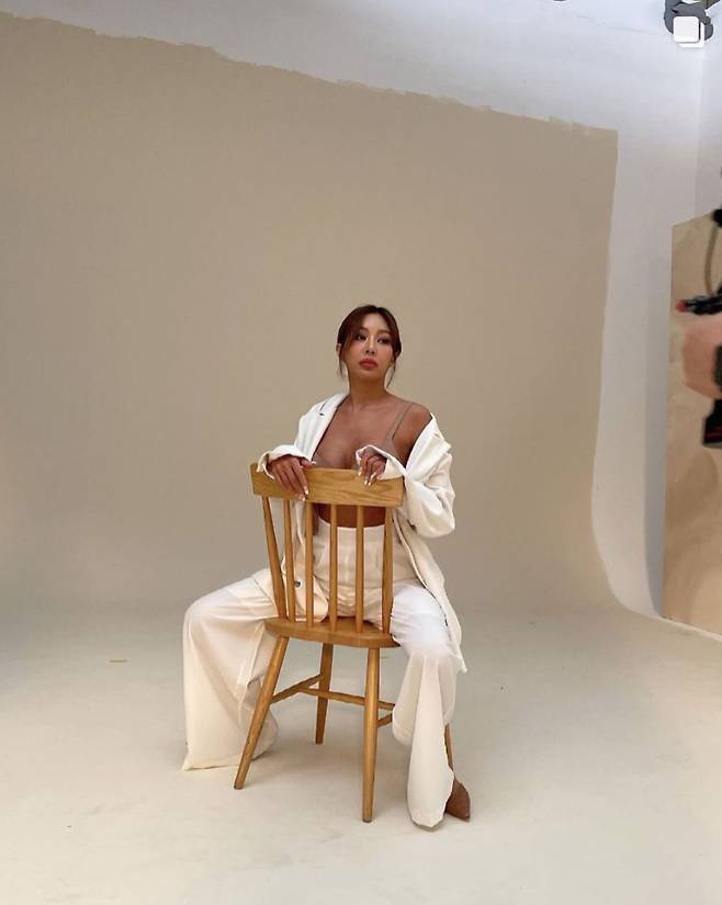 제시, 이번에는 누드톤 속옷! 화보 촬영 근황 '파격 섹시'[스타IN★]