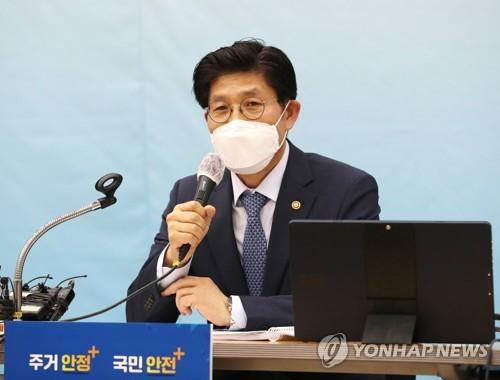 간담회 참석한 노형욱 국토부 장관 (세종=연합뉴스) 김주형 기자 = 노형욱 국토교통부 장관이 5일 오후 세종시 정부세종컨벤션센터에서 열린 출입기자단 간담회에서 발언하고 있다. 2021.7.5
    kjhpress@yna.co.kr
(끔)